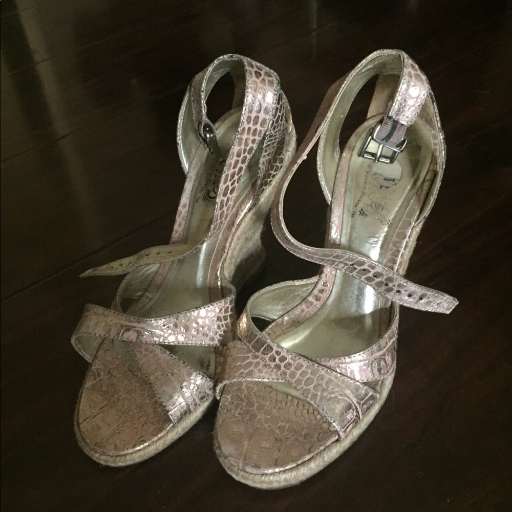 Beautiful strapped wedges barely worn